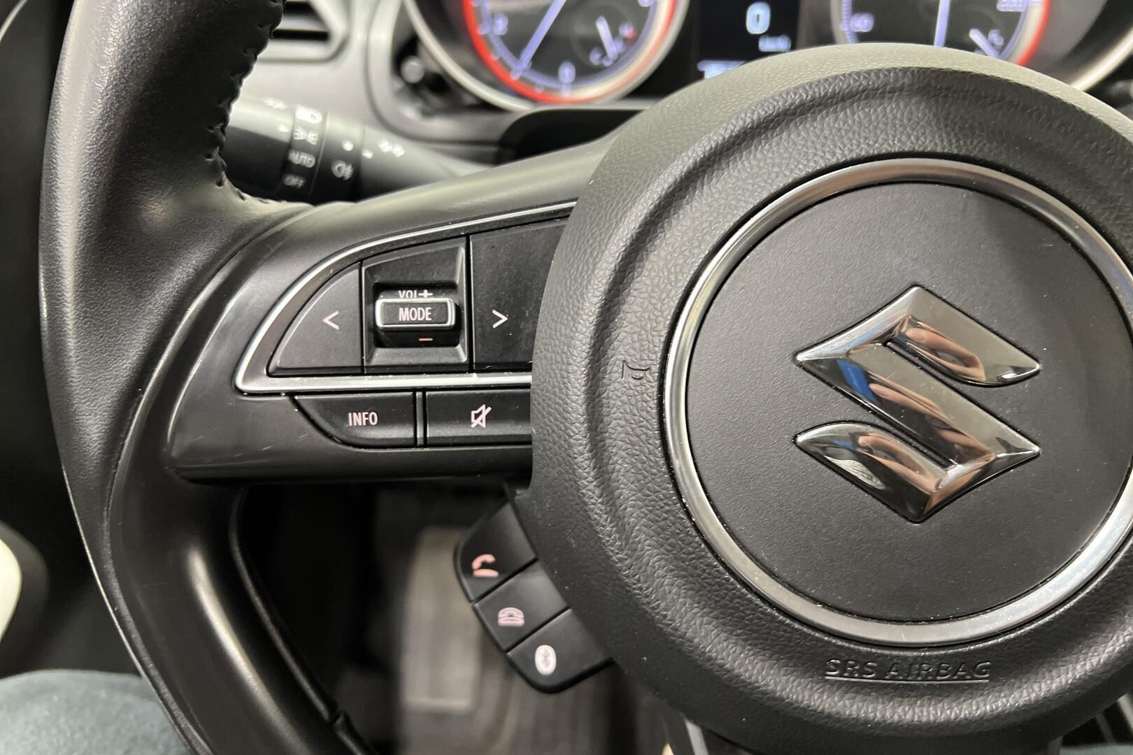 Suzuki Swift iso kuva 21