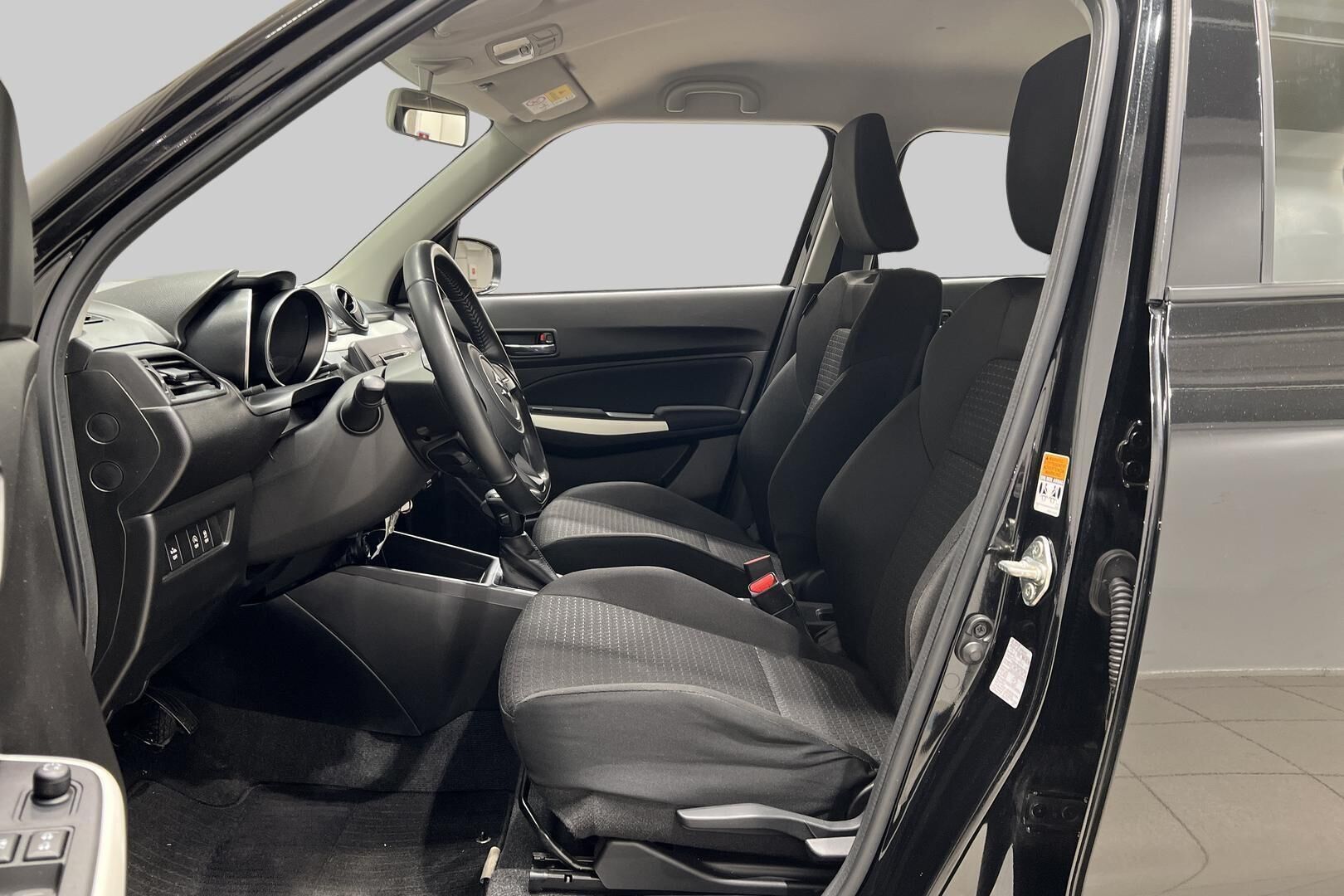 Suzuki Swift iso kuva 17