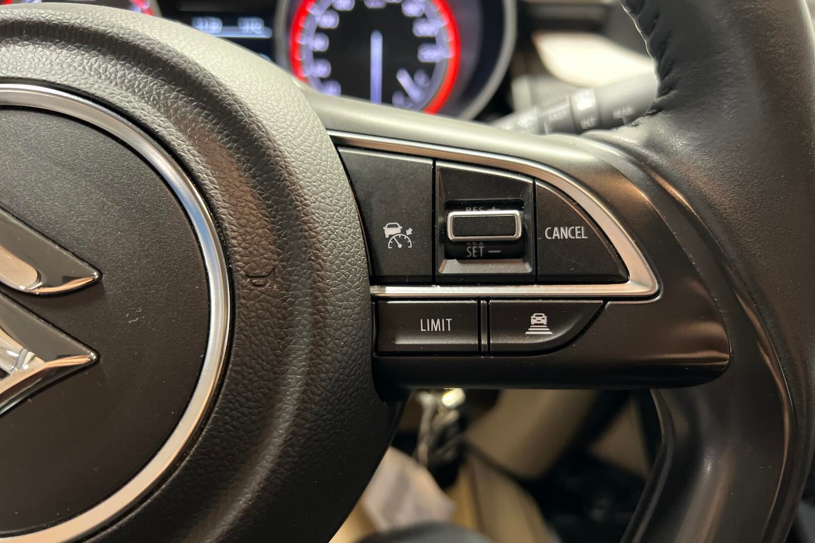 Suzuki Swift iso kuva 16