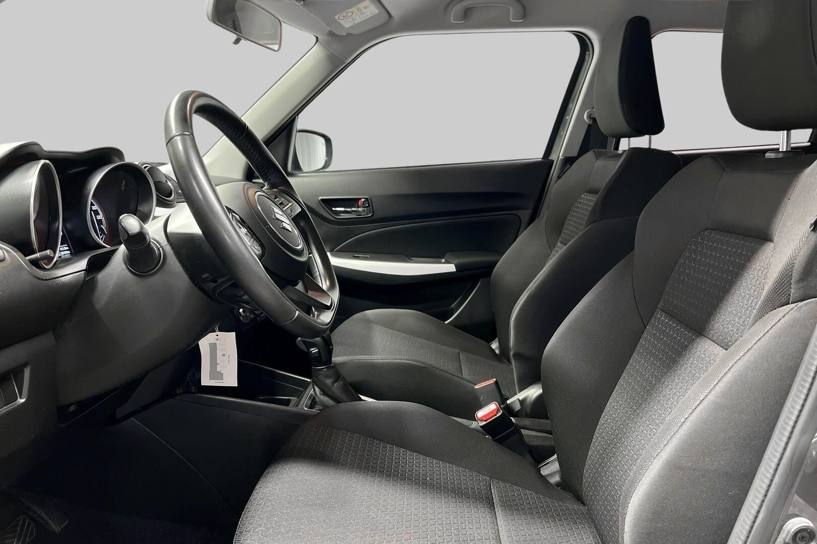 Suzuki Swift iso kuva 9
