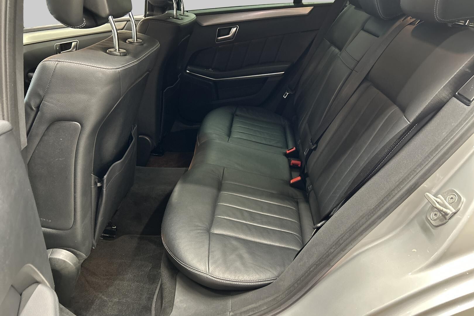 Mercedes-Benz E iso kuva 10