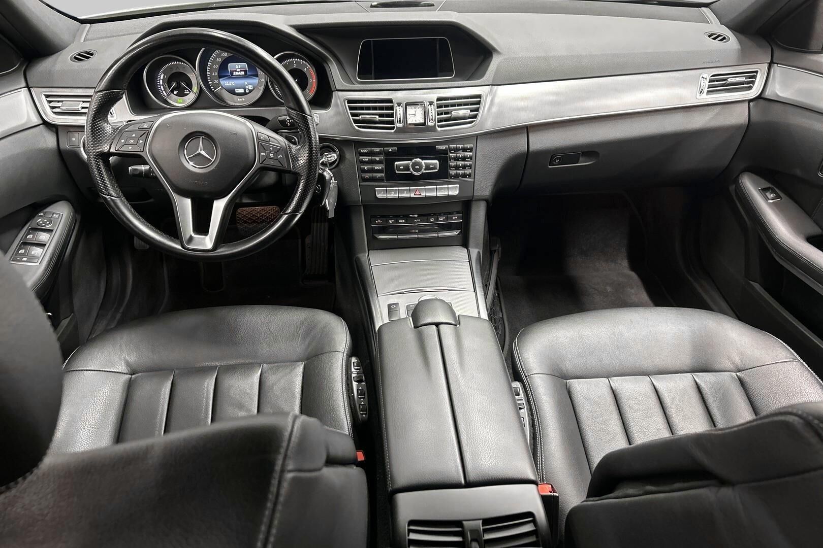 Mercedes-Benz E iso kuva 10