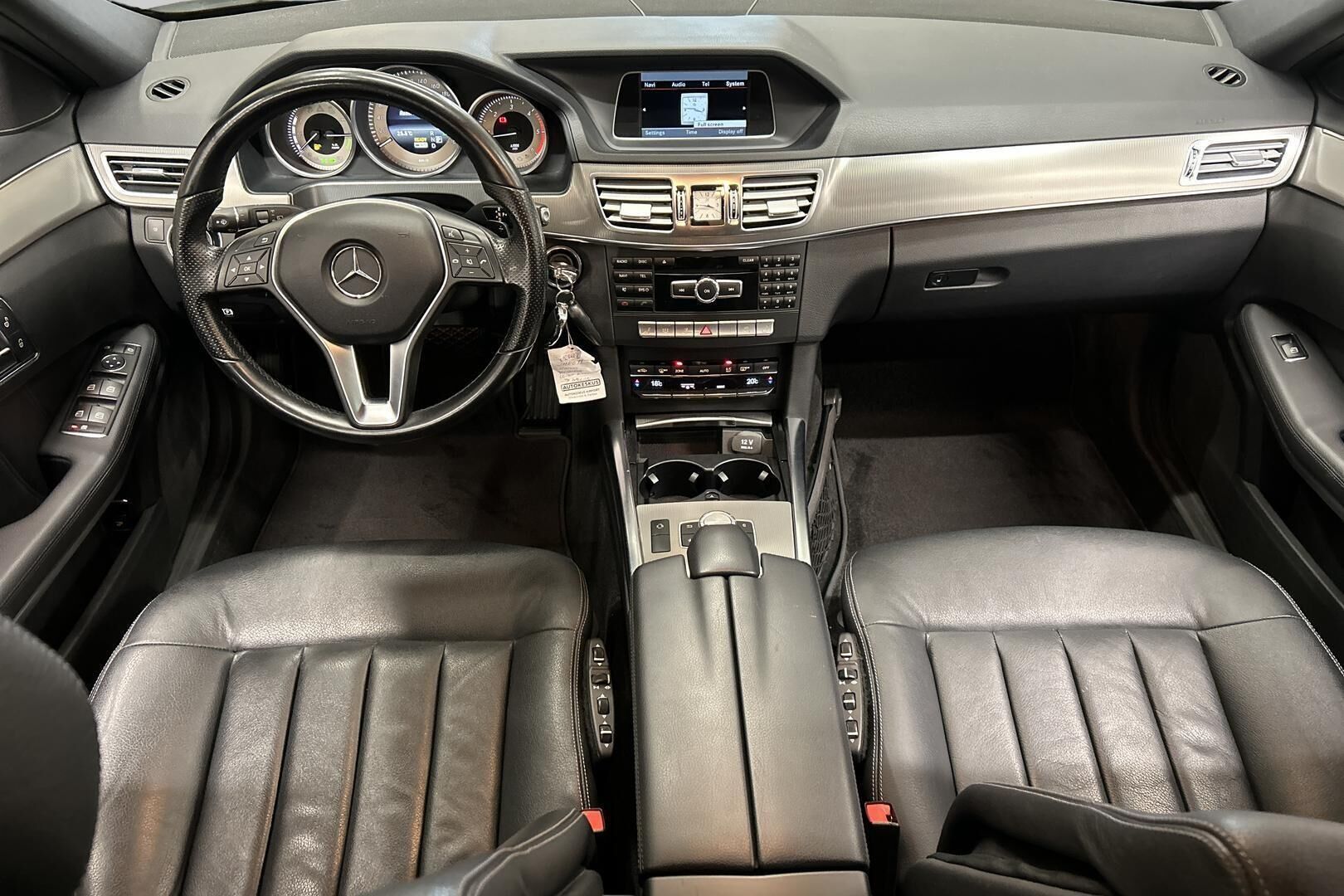 Mercedes-Benz E iso kuva 11