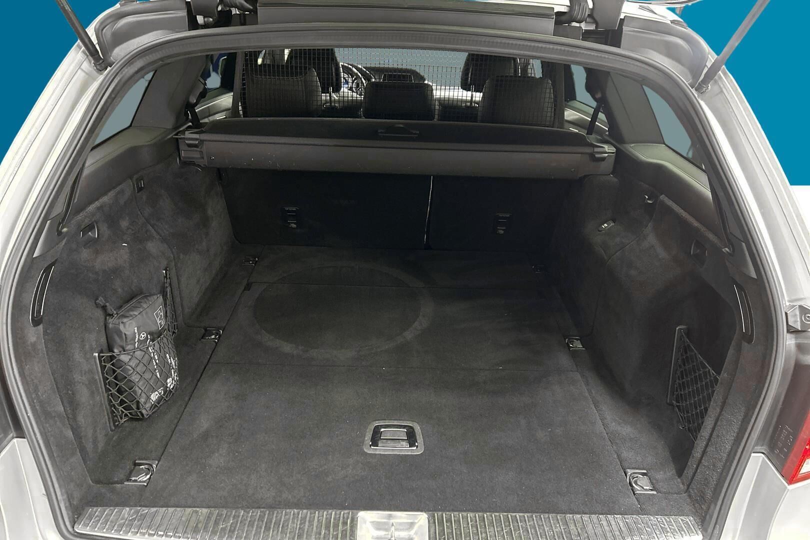 Mercedes-Benz E iso kuva 11