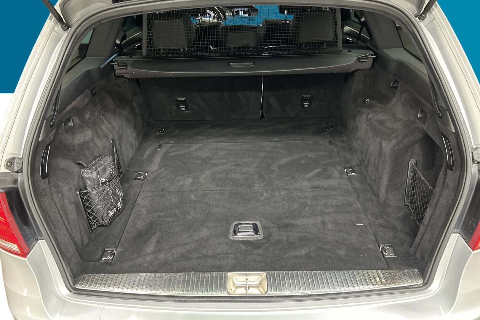 Mercedes-Benz E iso kuva 12