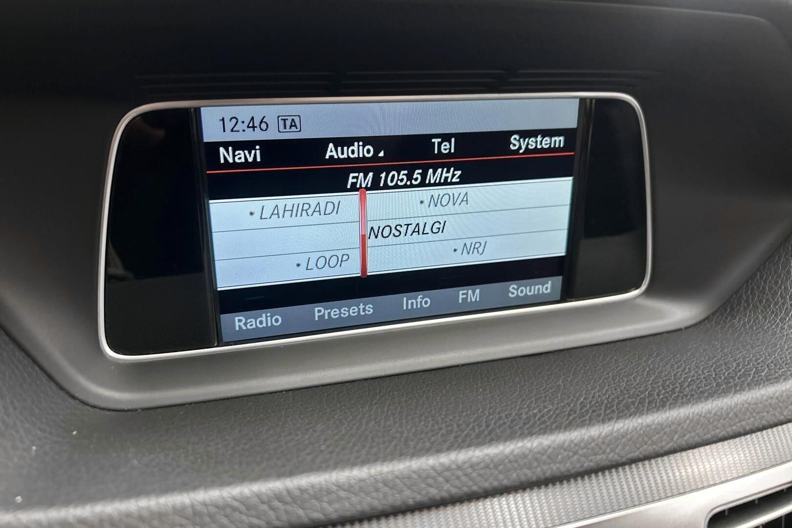Mercedes-Benz E iso kuva 14