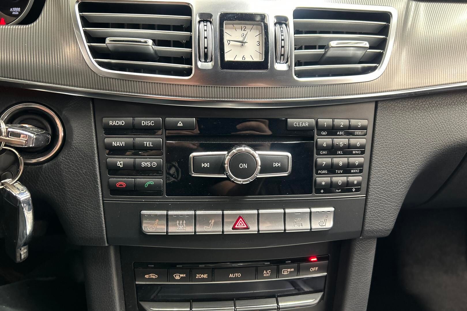 Mercedes-Benz E iso kuva 15
