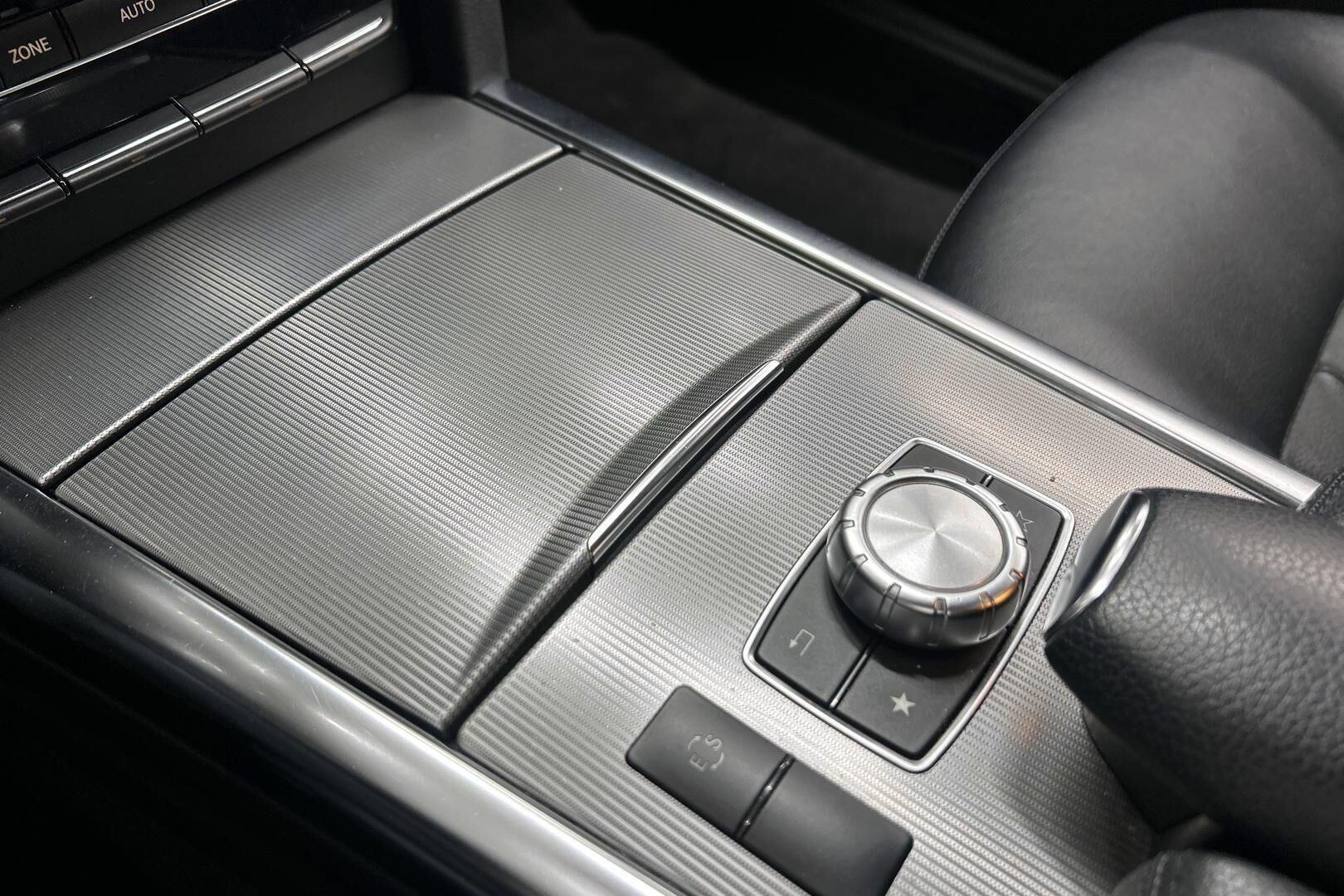 Mercedes-Benz E iso kuva 16