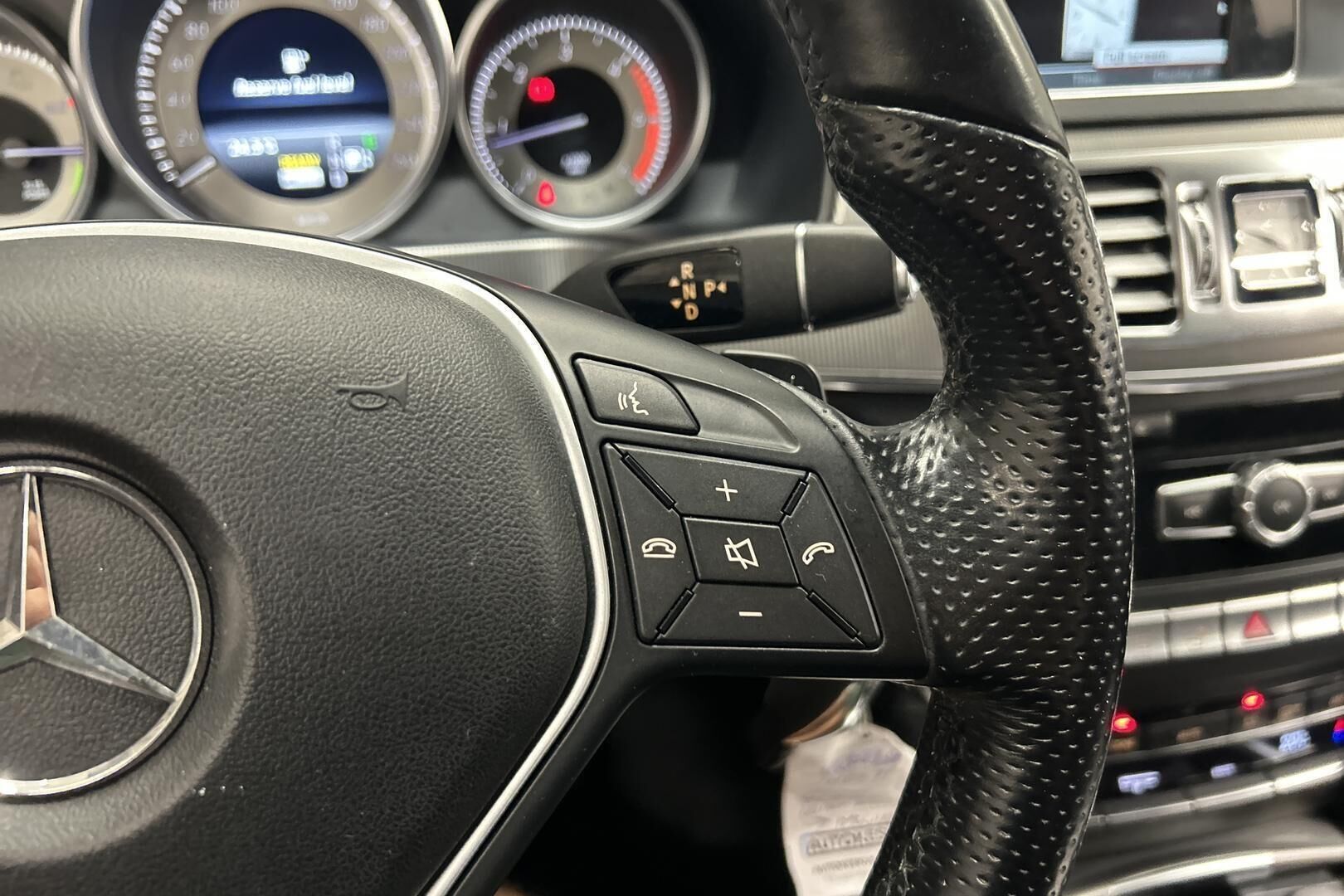Mercedes-Benz E iso kuva 18