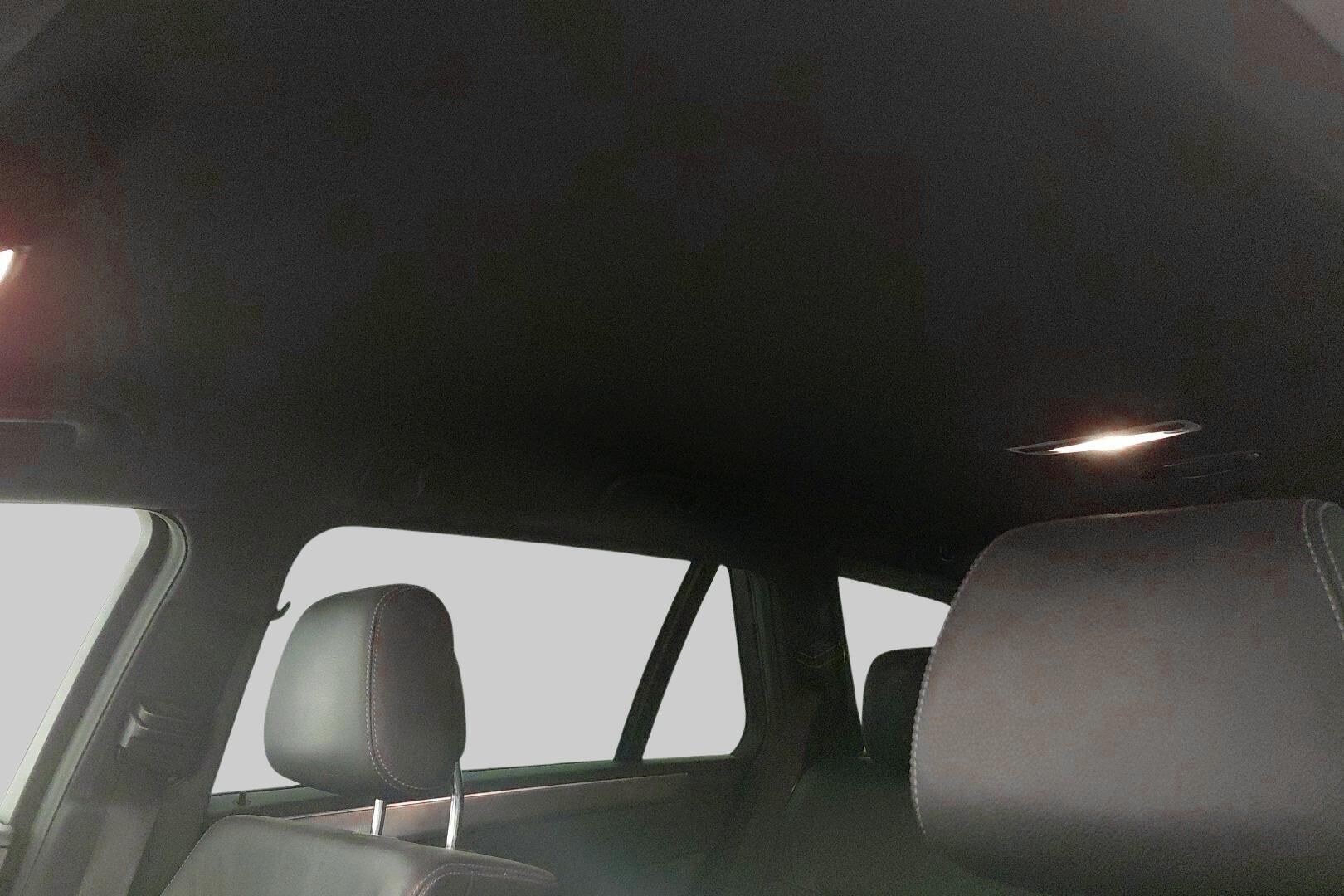 Mercedes-Benz E iso kuva 19