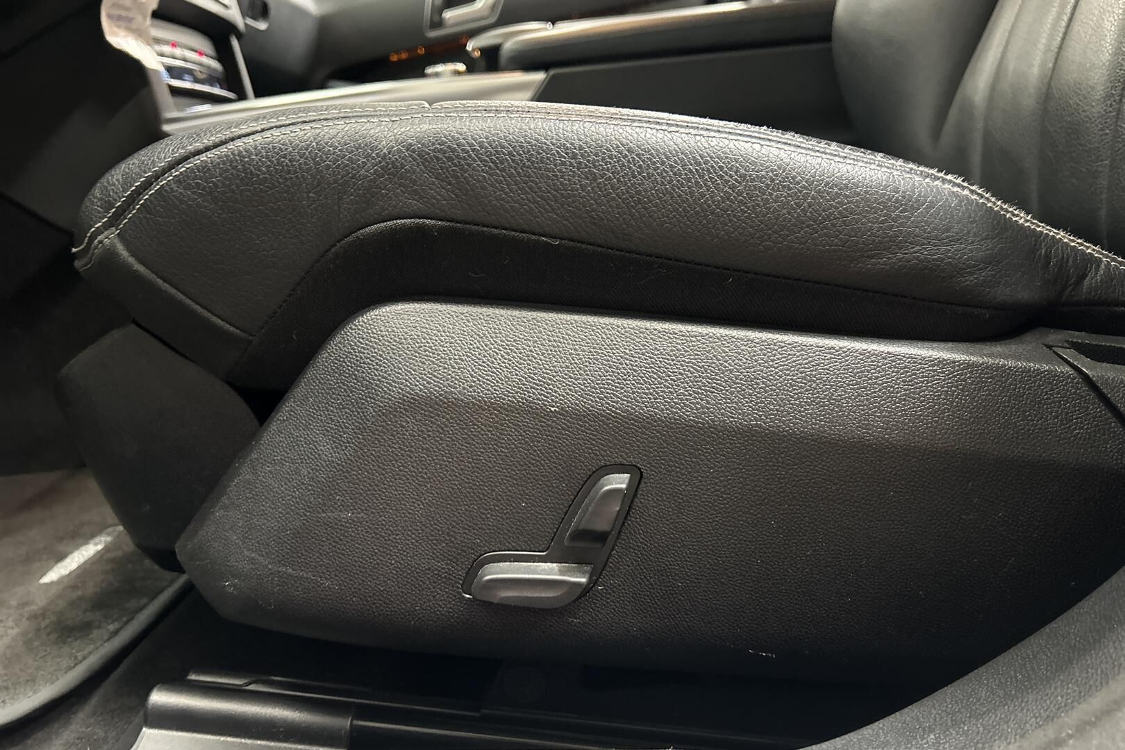 Mercedes-Benz E iso kuva 22