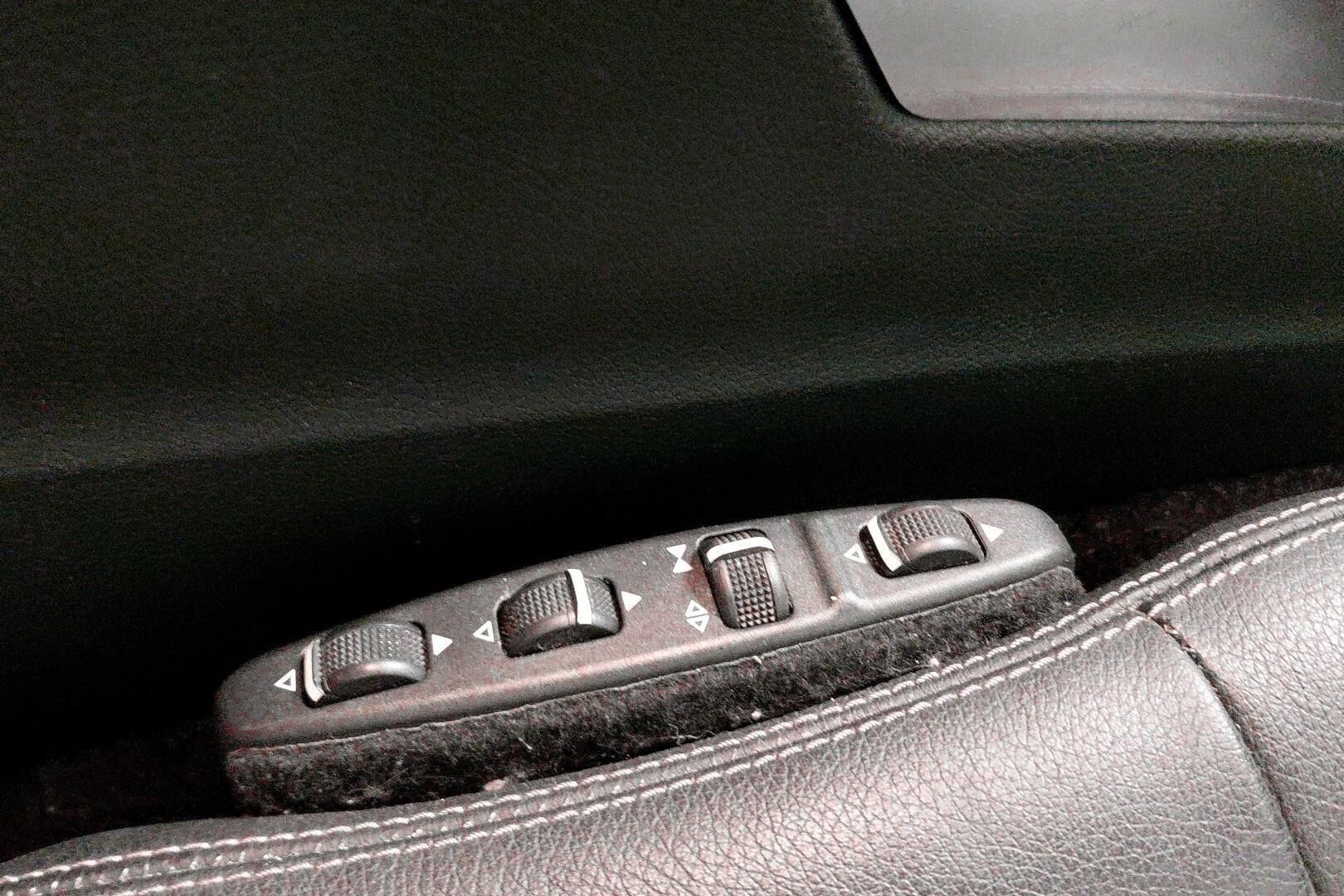 Mercedes-Benz E iso kuva 26