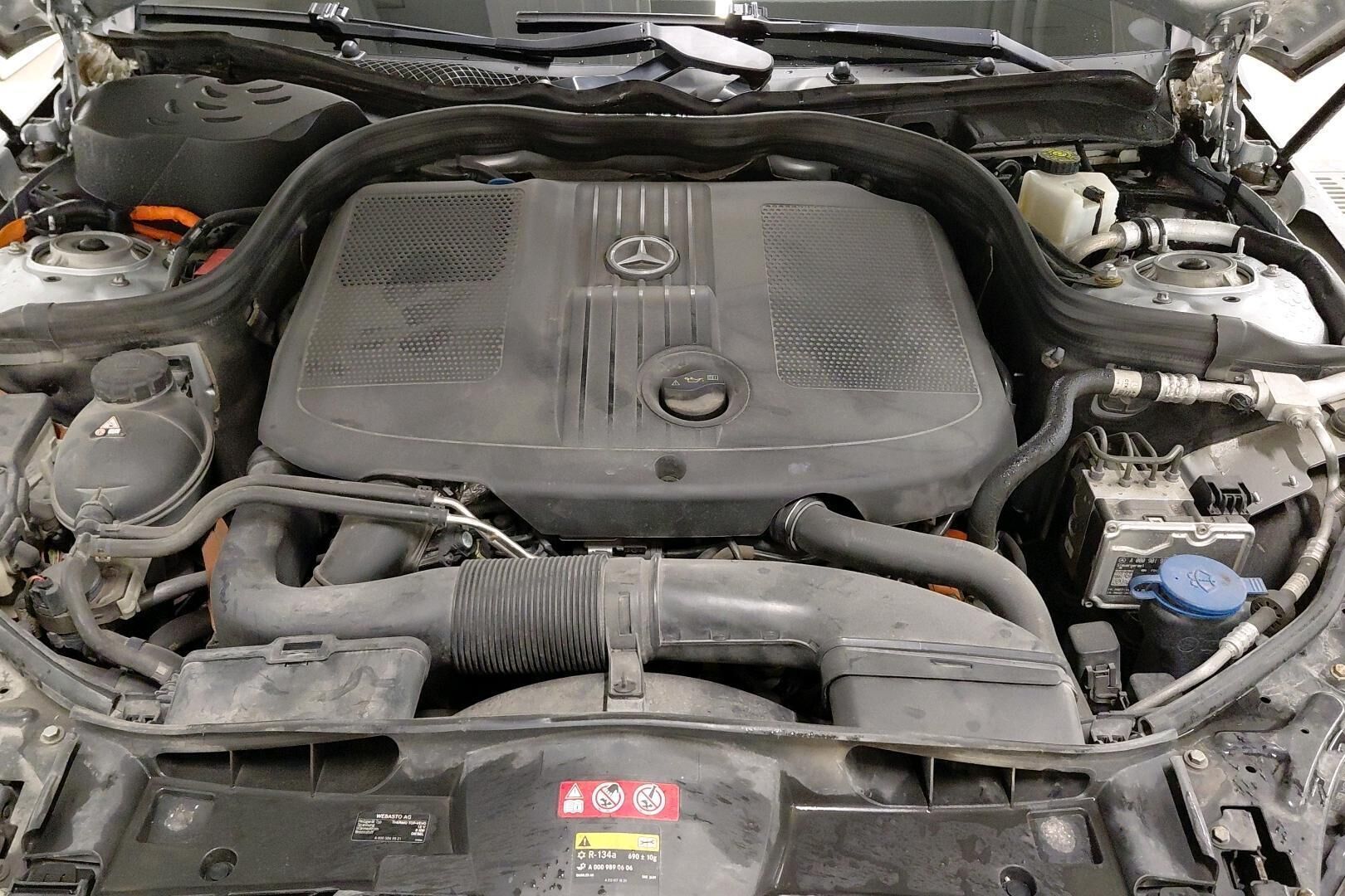 Mercedes-Benz E iso kuva 35