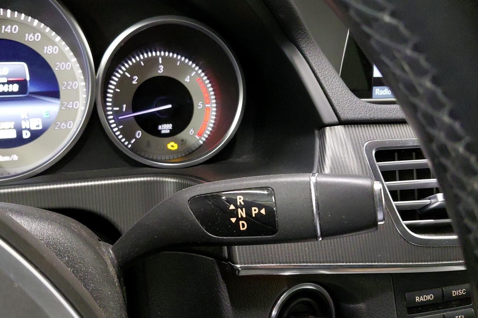 Mercedes-Benz E iso kuva 40