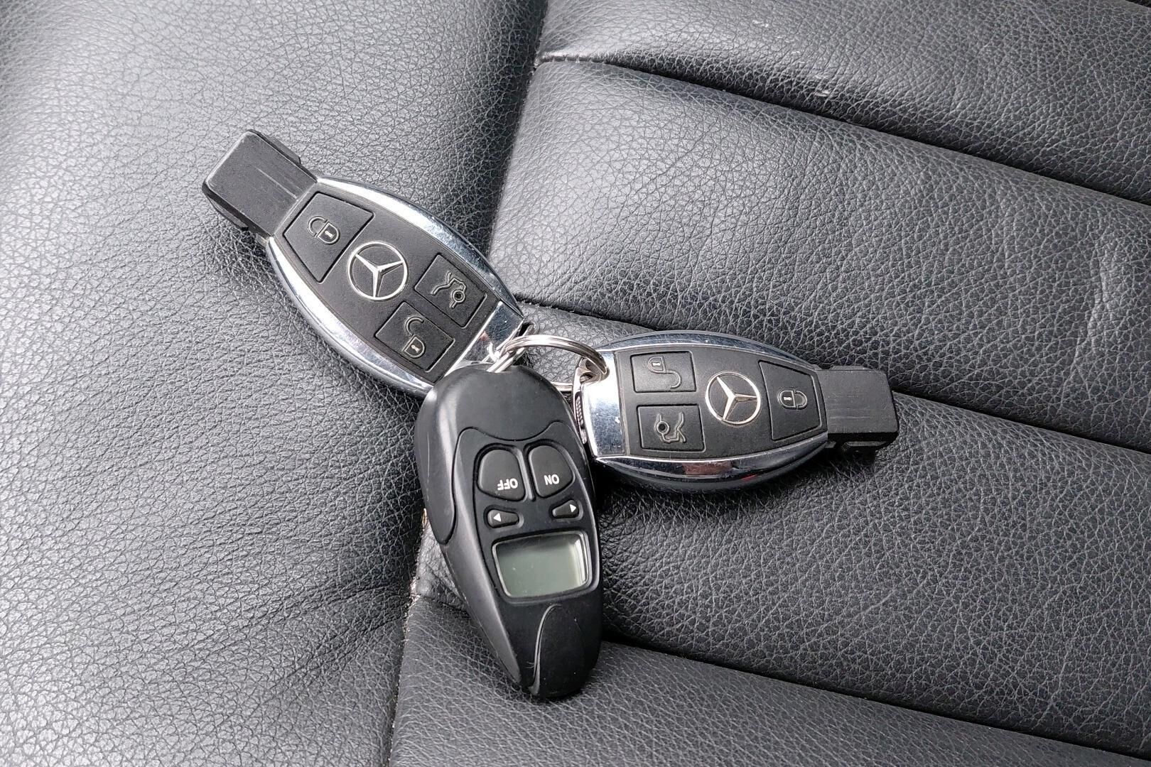 Mercedes-Benz E iso kuva 47