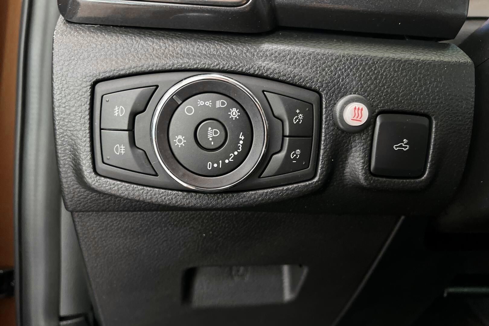 Ford Ranger iso kuva 19