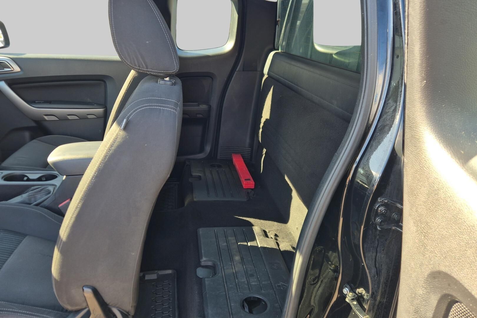 Ford Ranger iso kuva 9