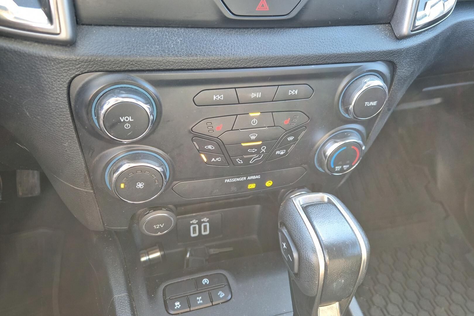 Ford Ranger iso kuva 14