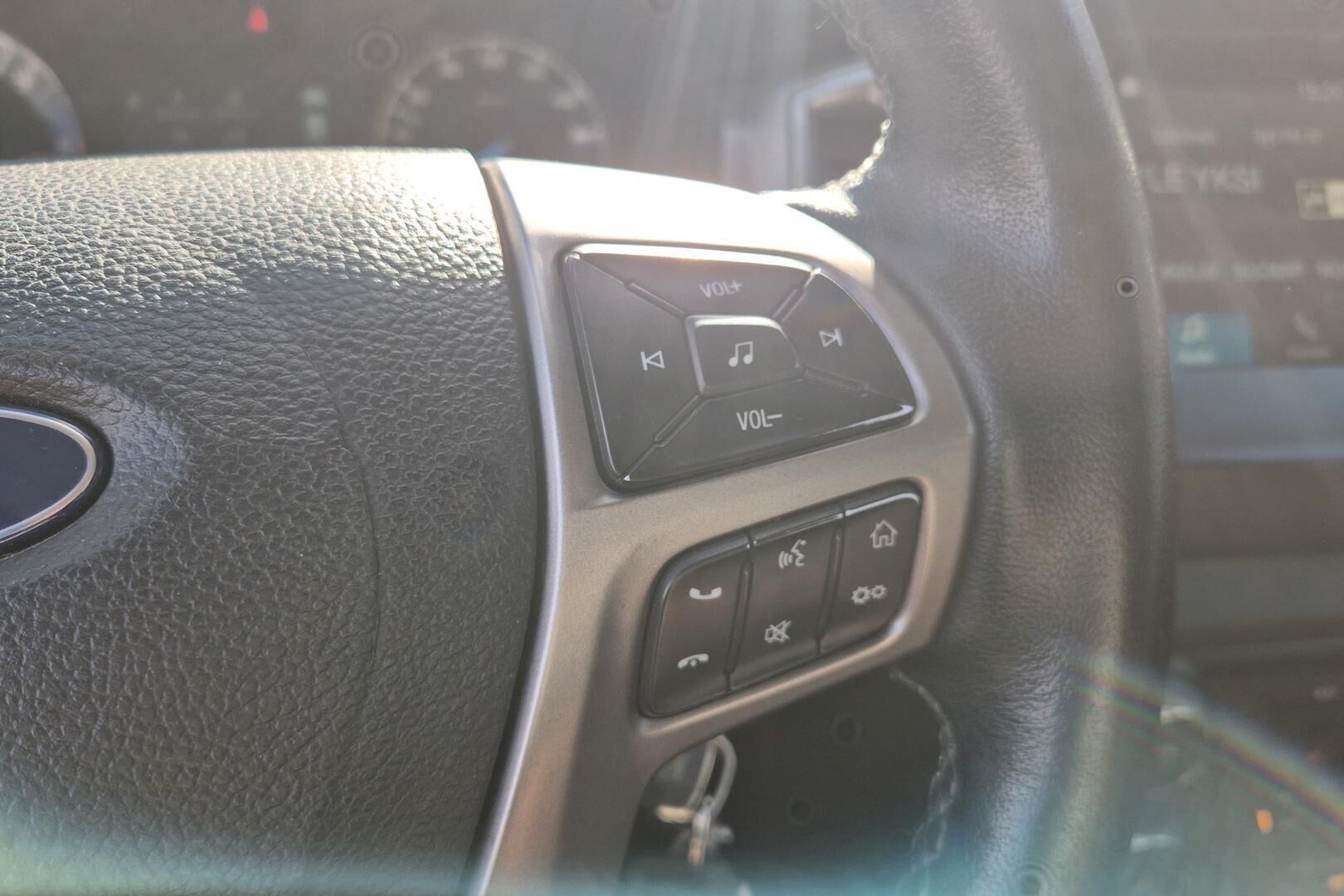 Ford Ranger iso kuva 16