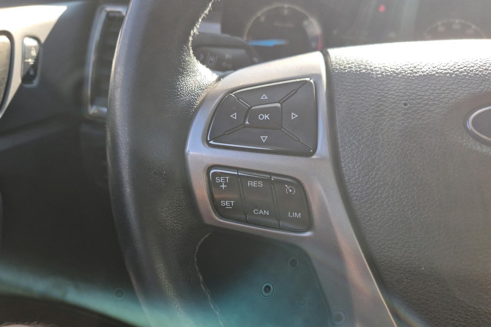 Ford Ranger iso kuva 17
