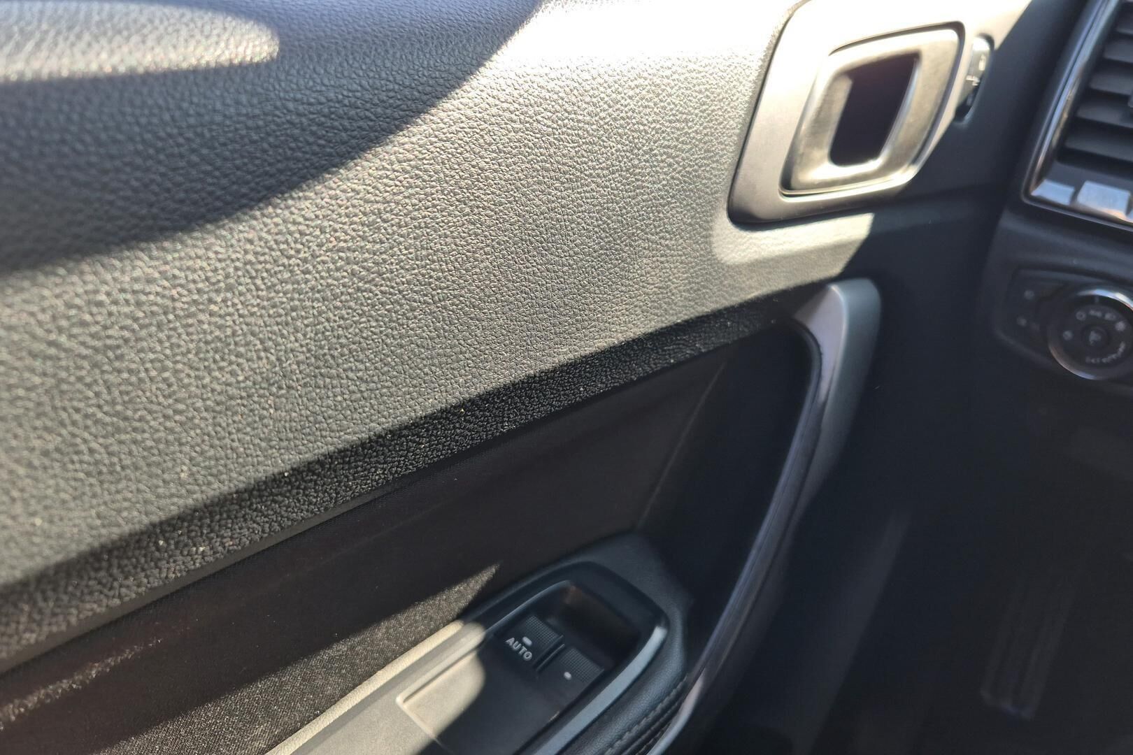 Ford Ranger iso kuva 18