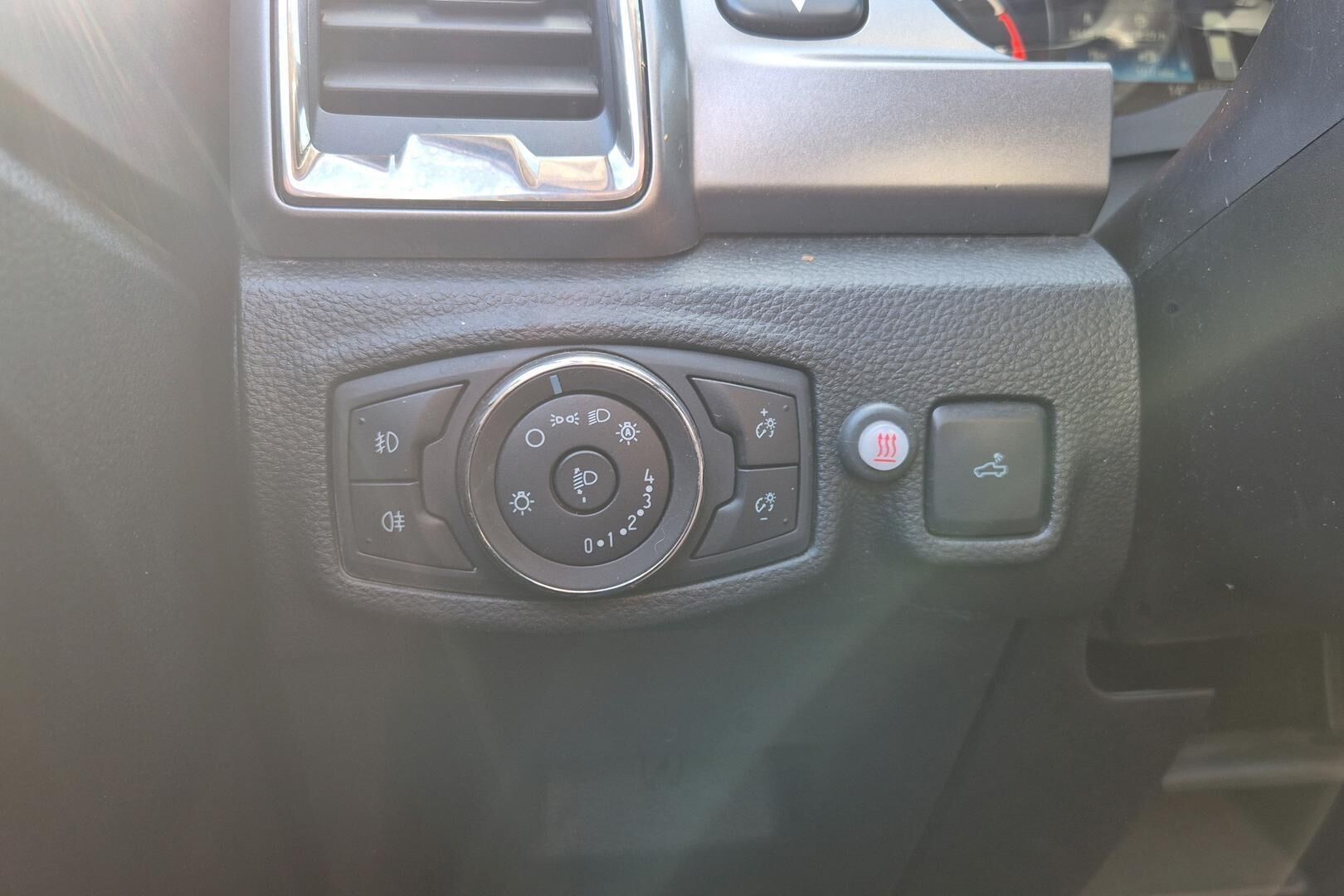 Ford Ranger iso kuva 19