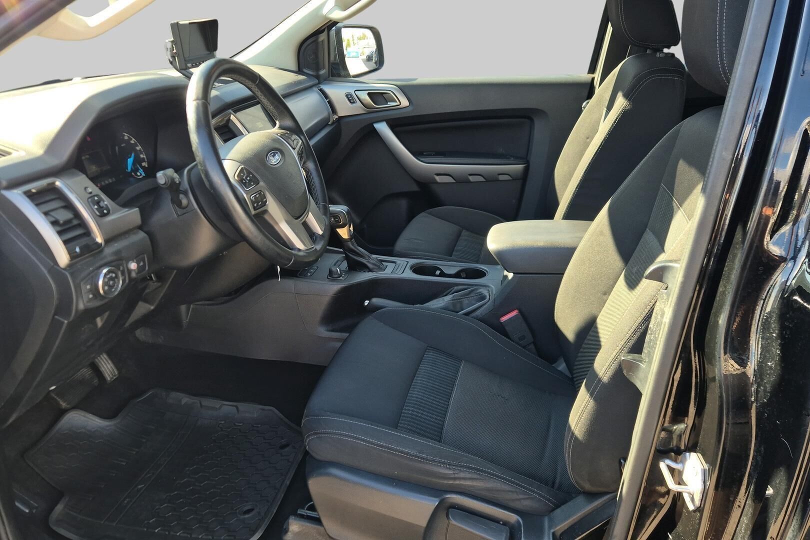 Ford Ranger iso kuva 8