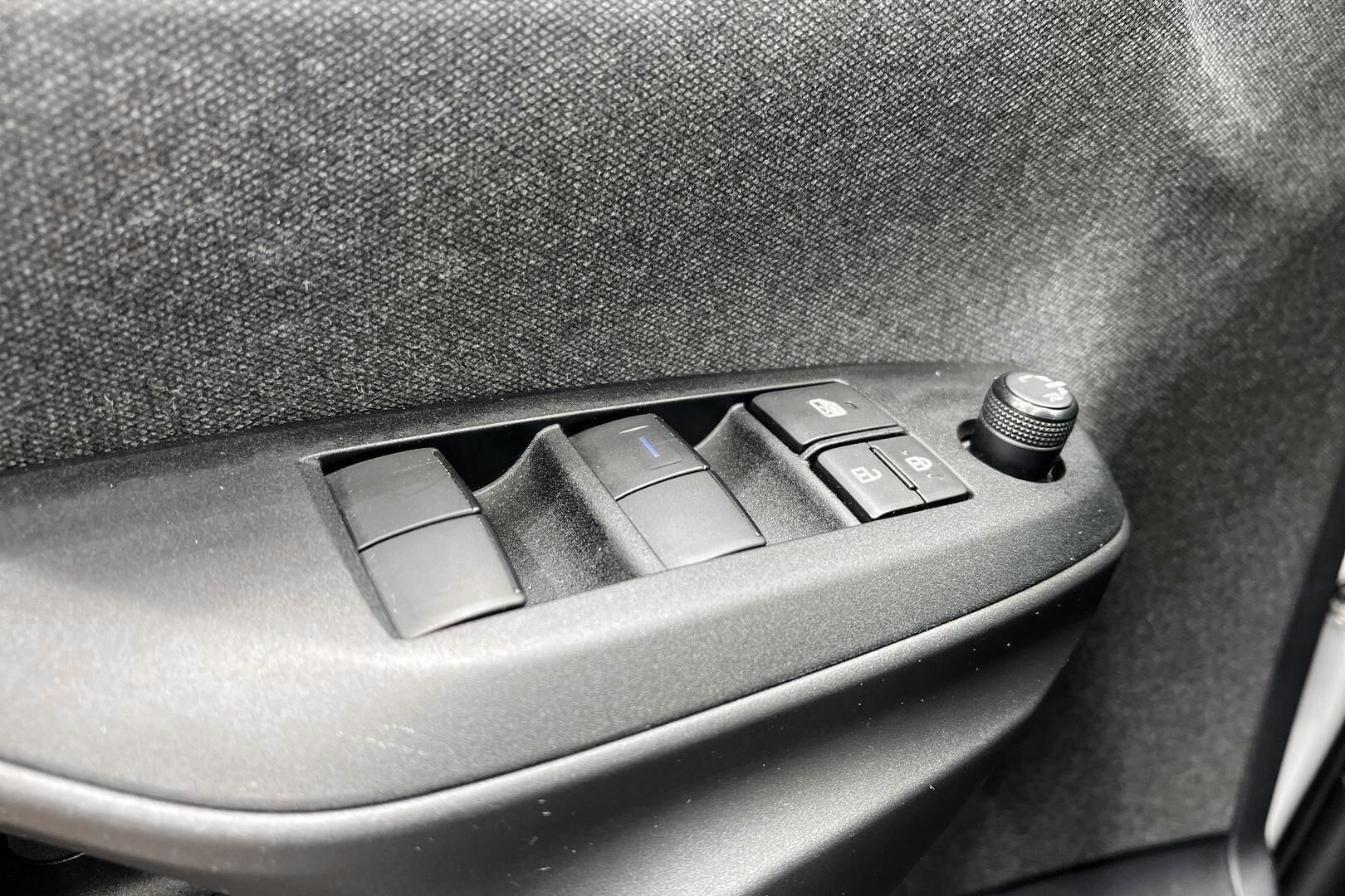 Toyota Yaris iso kuva 25