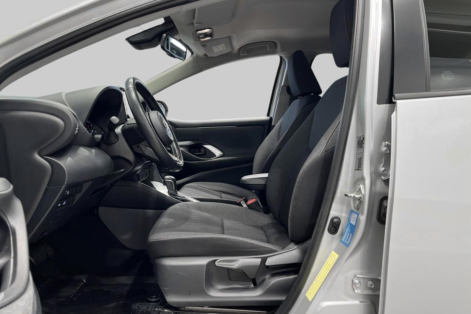 Toyota Yaris iso kuva 9