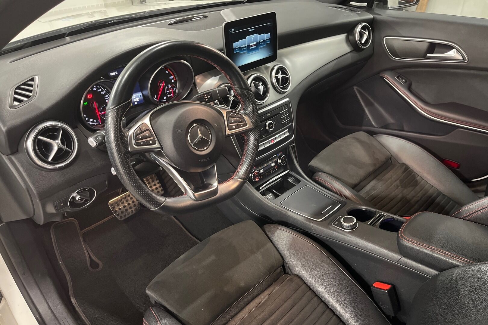 Mercedes-Benz CLA iso kuva 6