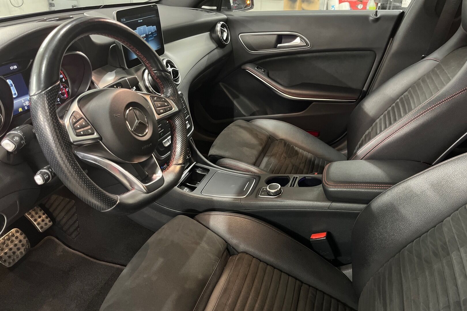 Mercedes-Benz CLA iso kuva 7