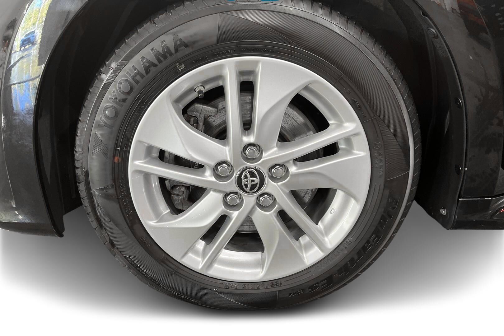 Toyota Yaris iso kuva 12