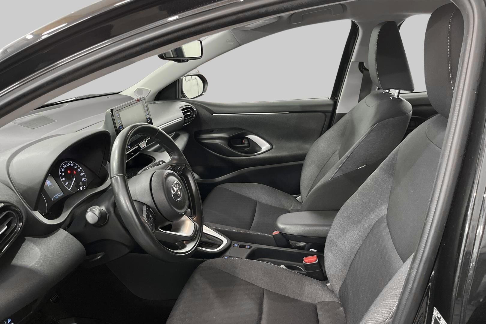 Toyota Yaris iso kuva 8