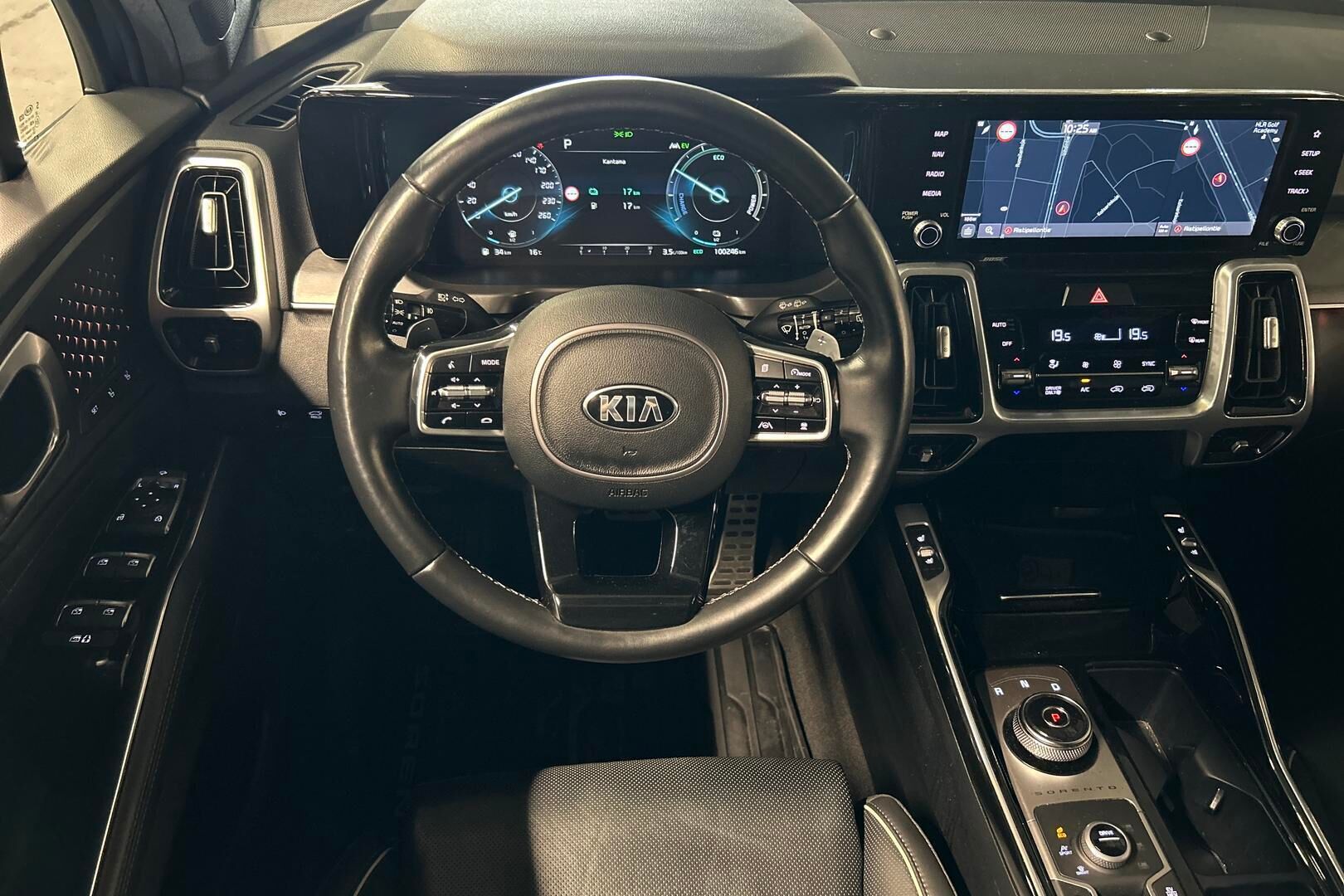 Kia Sorento iso kuva 33