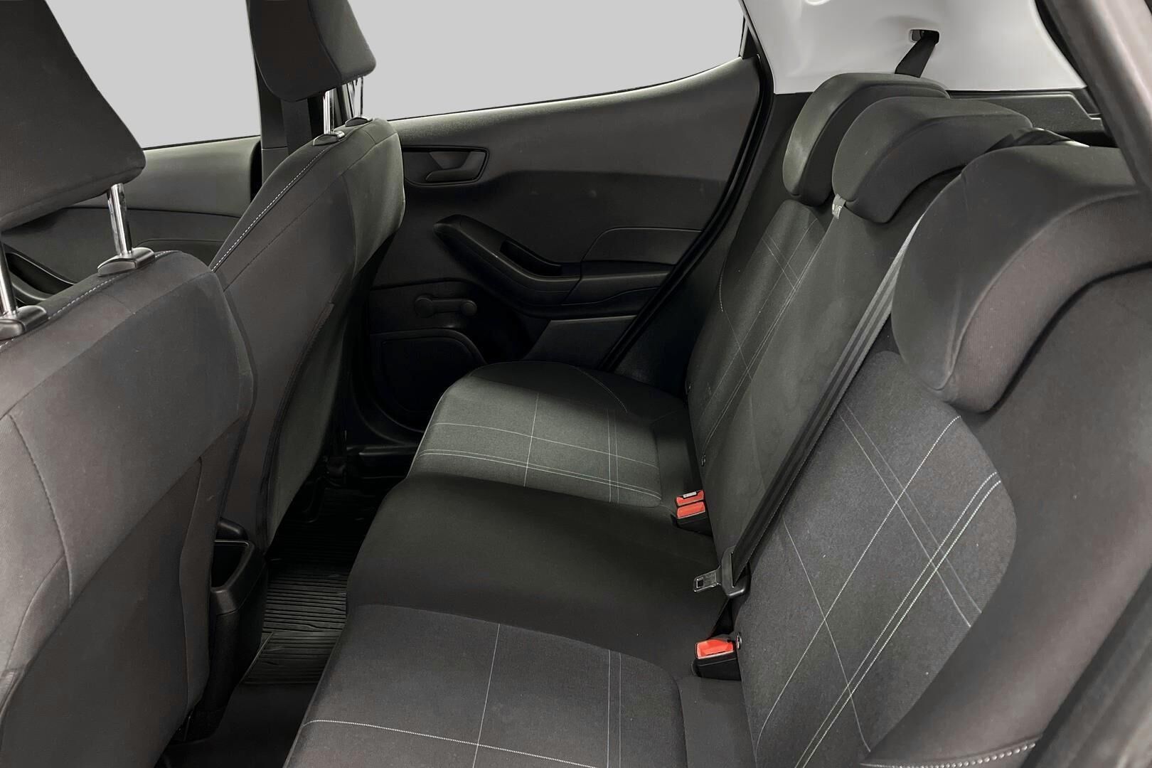 Ford Fiesta iso kuva 10