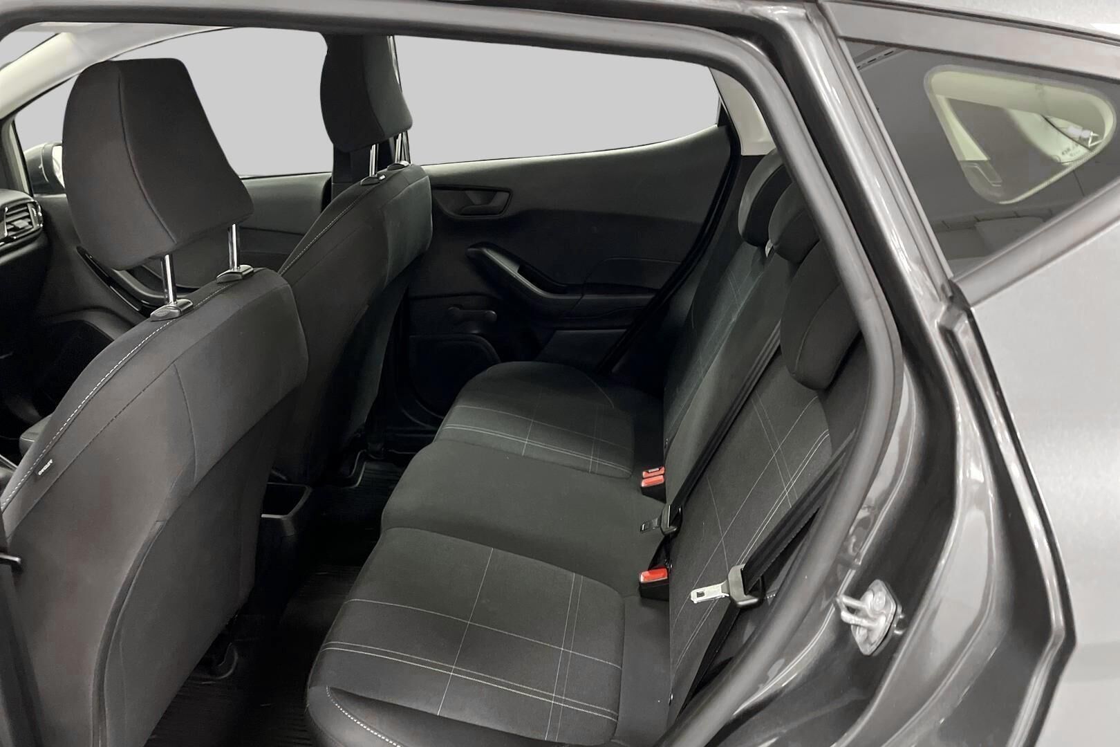 Ford Fiesta iso kuva 10