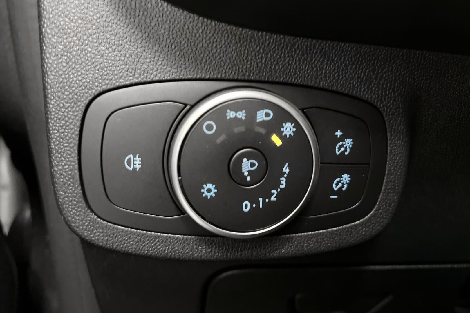 Ford Fiesta iso kuva 19