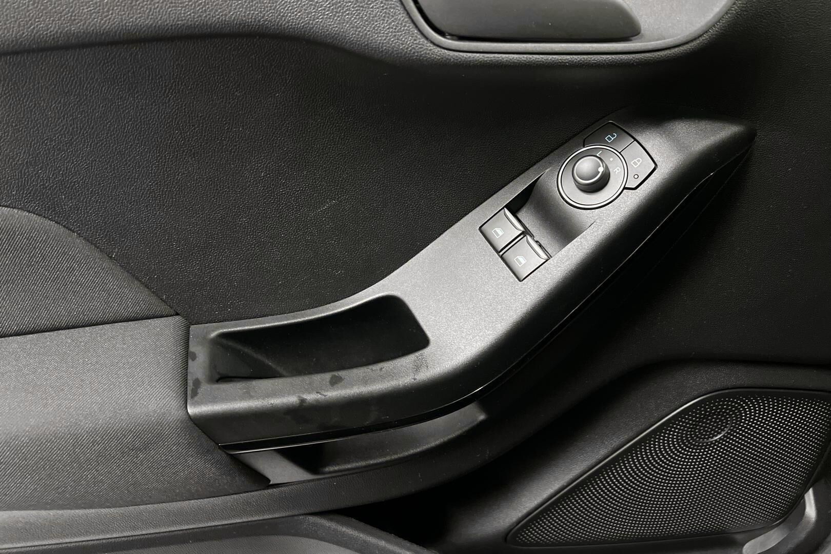 Ford Fiesta iso kuva 20