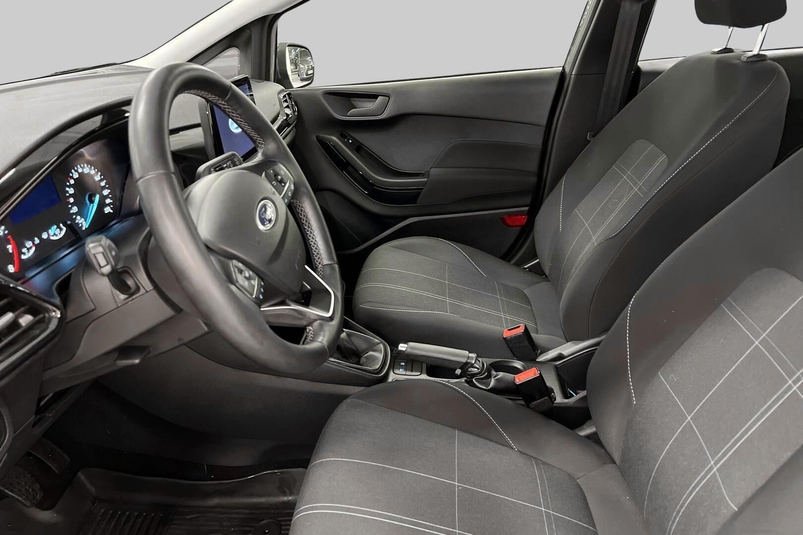 Ford Fiesta iso kuva 9