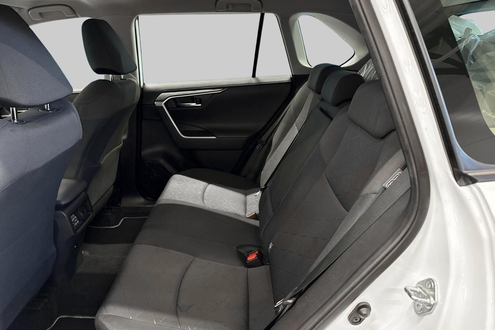 Toyota RAV4 iso kuva 19