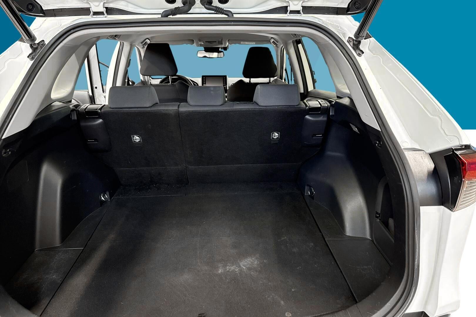 Toyota RAV4 iso kuva 20