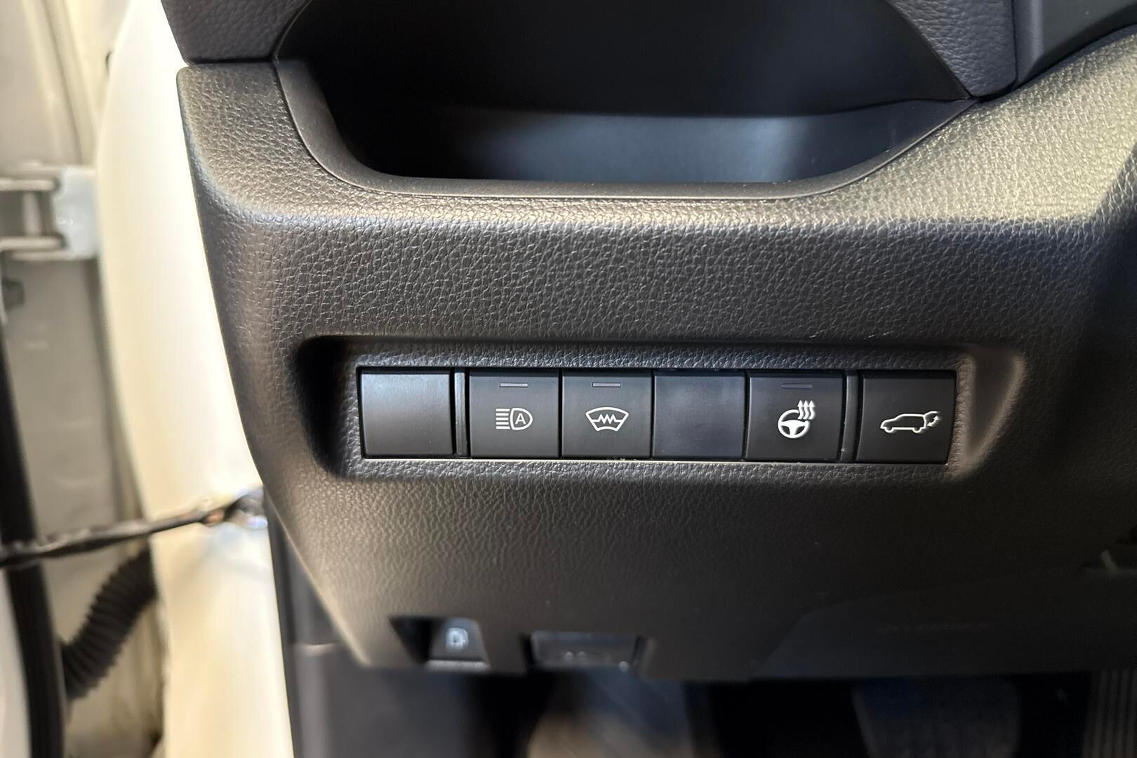 Toyota RAV4 iso kuva 9