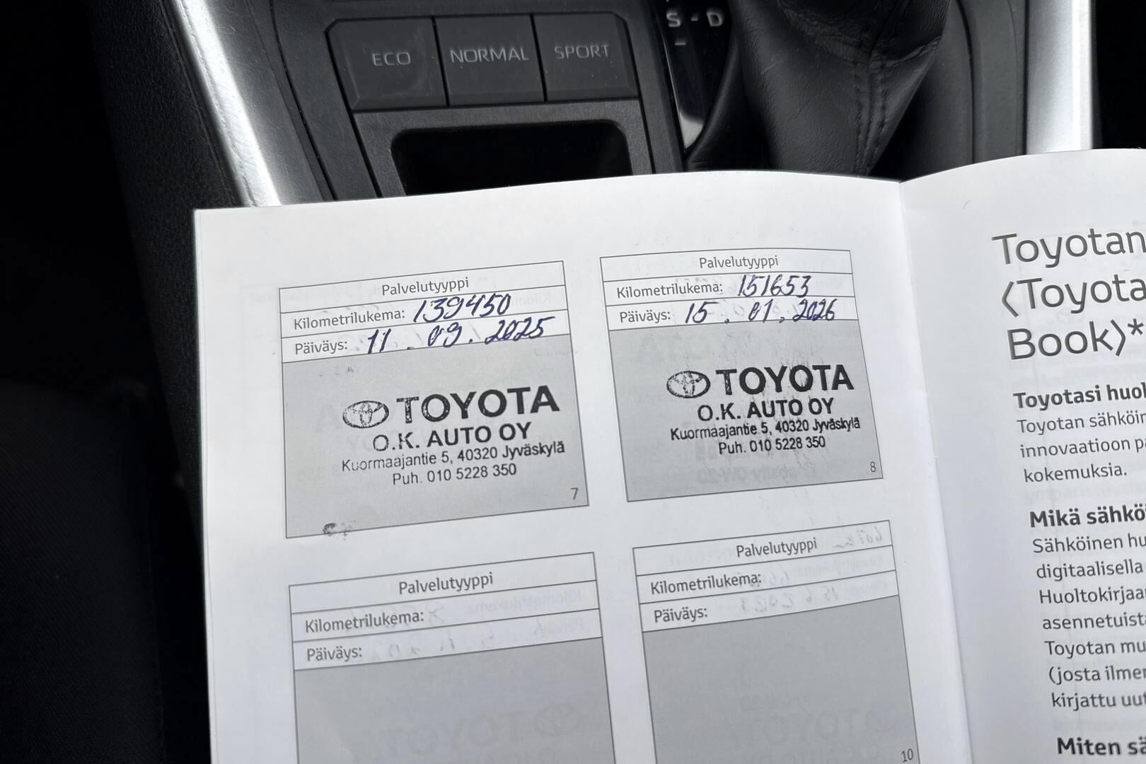 Toyota RAV4 iso kuva 4