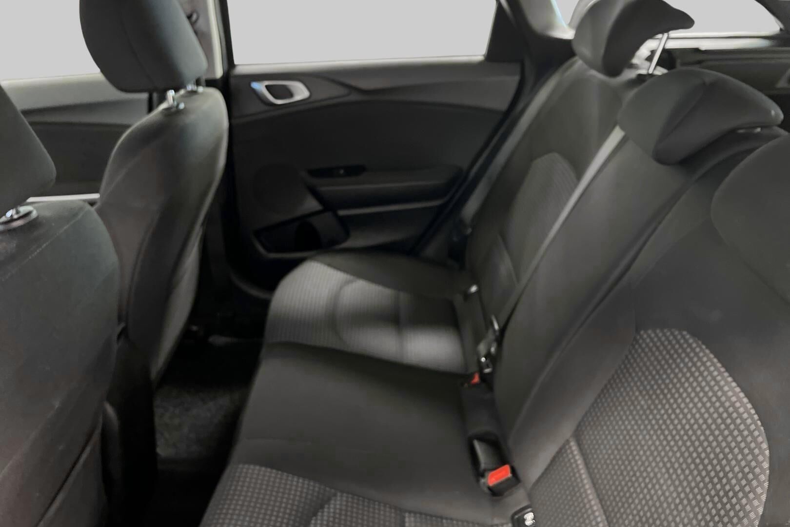 Kia Ceed iso kuva 10