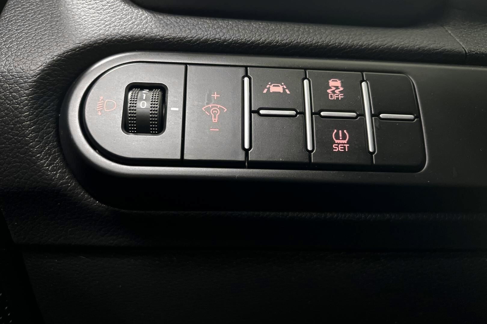 Kia Ceed iso kuva 19