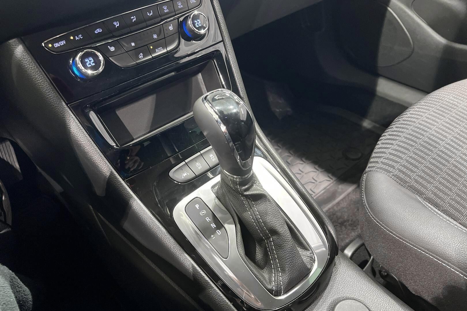 Opel Astra iso kuva 18