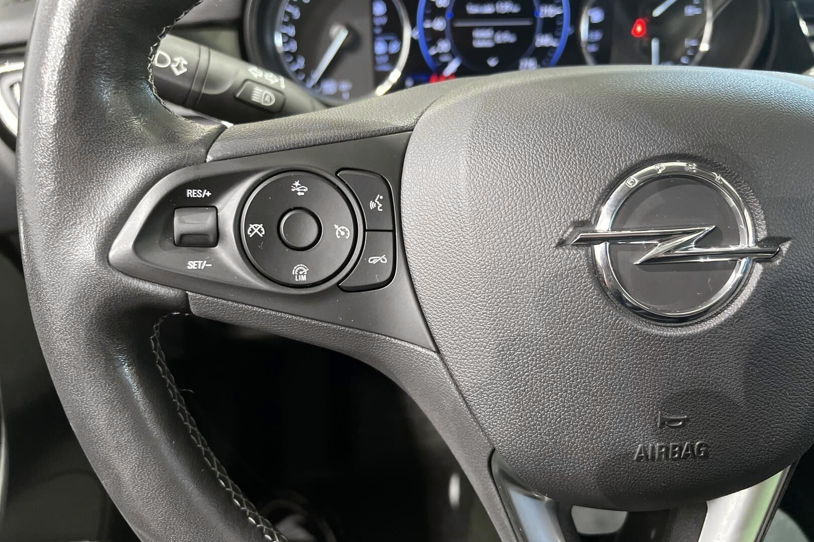 Opel Astra iso kuva 23