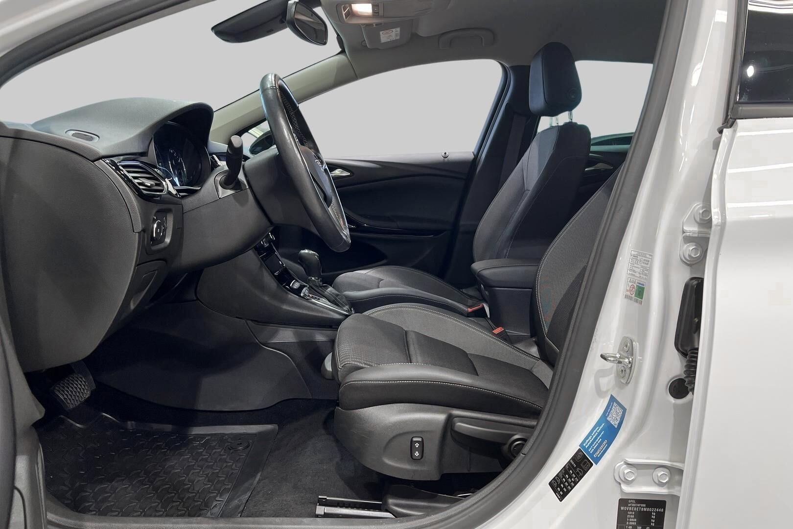 Opel Astra iso kuva 9