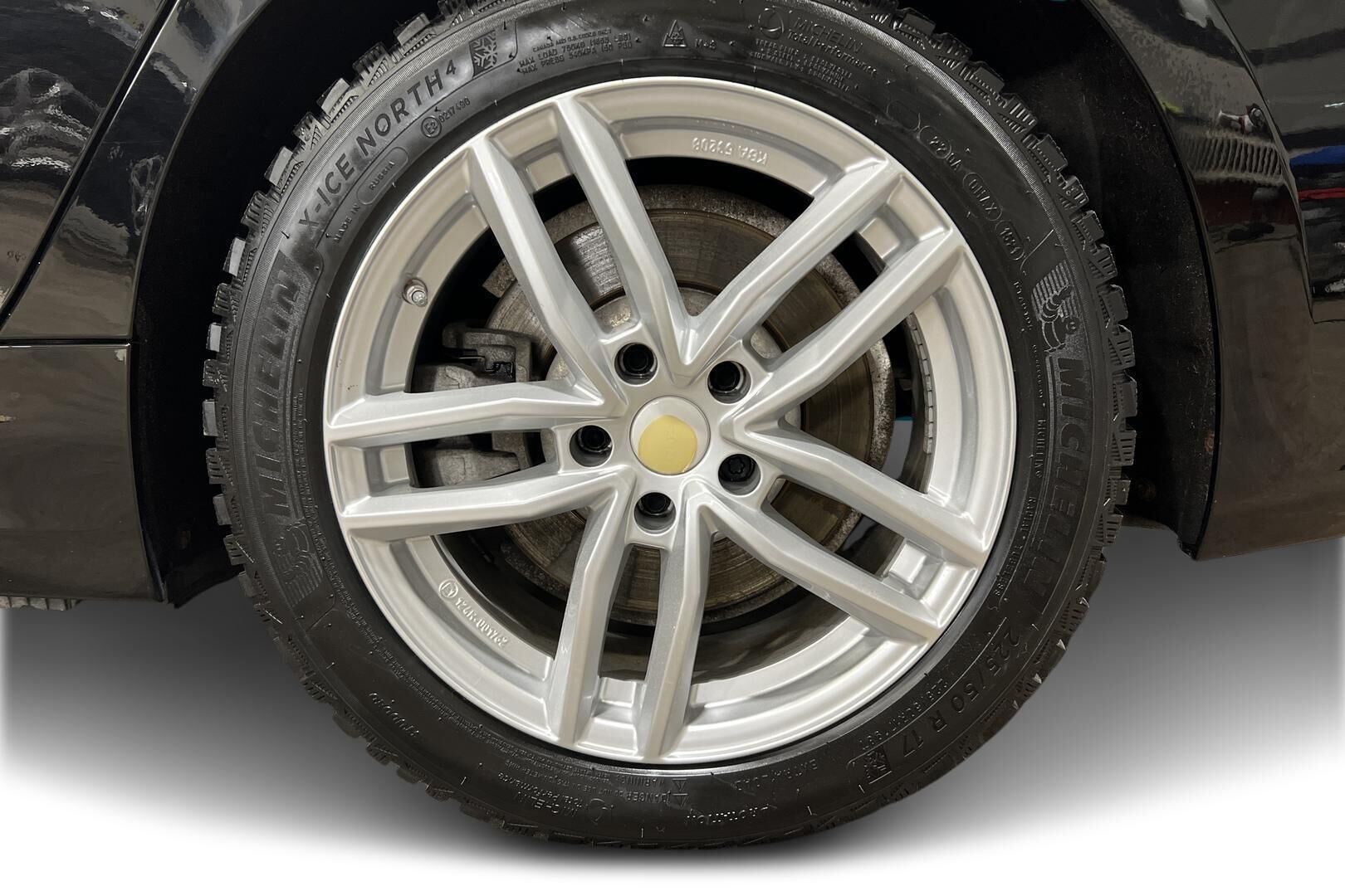 BMW 3-sarja iso kuva 12