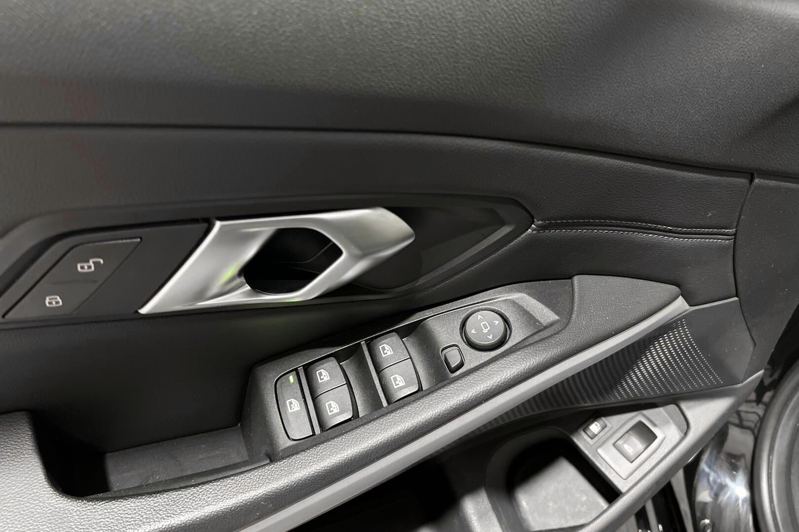 BMW 3-sarja iso kuva 13